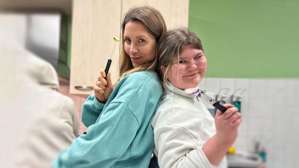 Bild 1 von 3: Anastasia besucht das Projekt \