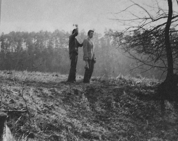 Bild 1 von 6: Rekonstruktion am Tatort: Mordermittler Hans Thiers mimt das Opfer.