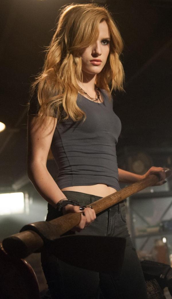 Bild 1 von 4: Belle (Bella Thorne)