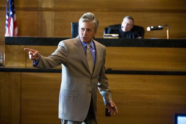 Bild 1 von 17: Bezirksstaatsanwalt Mark Hunter (Michael Douglas) versteht es einen Fall nach dem anderen für sich zu gewinnen. Doch geht es bei seinen Prozesse tatsächlich mit rechten Dingen zu?