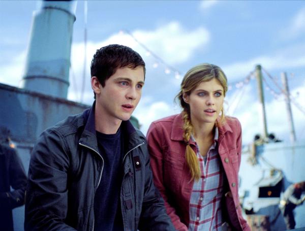 Bild 1 von 2: CC0130_cmp_V818.0070 - Percy Jackson (Logan Lerman) and Annabeth (Alexandra Daddario) react to the wonders of their new adventure.