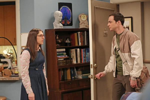 Bild 1 von 30: Geraten wegen zwei Spielsystemen aneinander: Sheldon (Jim Parsons, r.) und Amy (Mayim Bialik, l.) ...