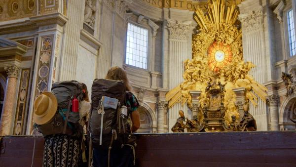 Bild 1 von 19: Im Bild: Der auf dem Grab des Apostels Petrus errichtete Petersdom ist das lang erwartete Ziel der Pilger der Via Francigena und das wichtigste Heiligtum der römisch-katholischen Kirche.