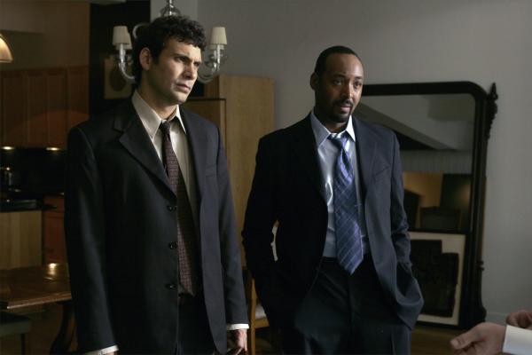 Bild 1 von 12: (l-r) Jeremy Sisto as Cyrus Lupo, Jesse L. Martin as Detective Ed Green -- NBC
