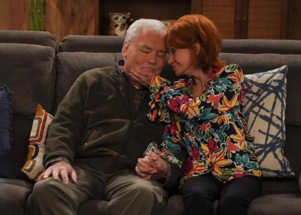 Bild 1 von 19: Joe Burns (Stacy Keach, l.); Beverly Burns (Swoosie Kurtz, r.)