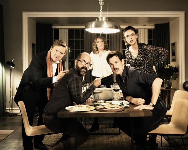 Bild 1 von 10: (v.l.n.r.) René (Justus von Dohnányi); Stephan (Christoph Maria Herbst); Elisabeth (Caroline Peters); Thomas (Florian David Fitz); Anna (Janina Uhse)