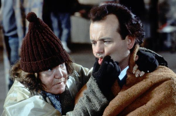 Bild 1 von 3: Auf drastische Weise erlebt Frank Cross (Bill Murray, r.), was Armut und Obdachlosigkeit für viele Menschen (Anne Ramsey, l.) bedeutet ...
