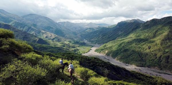 Bild 1 von 6: Im Bild: Zwei Gauchos in dem Andental \