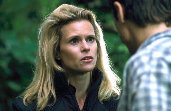 Bild 1 von 11: Nadja Fänger (Leslie Malton) möchte von dem Hausmeister Peter Stiller (Roman Knizka) in Ruhe gelassen werden.