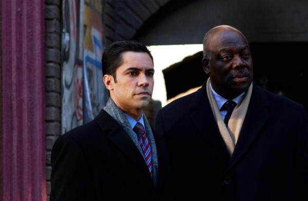 Bild 1 von 57: Arbeiten an einem noch ungelöstem Fall: Will (Thom Barry, r.) und Scott (Danny Pino, l.) ...