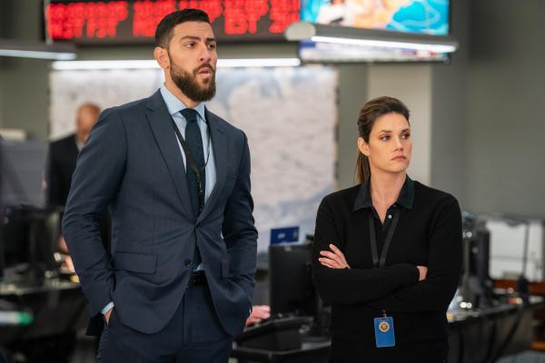 Bild 1 von 8: Special Agent Omar Adom 'OA' Zidan (Zeeko Zaki, l.); Special Agent Maggie Bell (Missy Peregrym, r.)