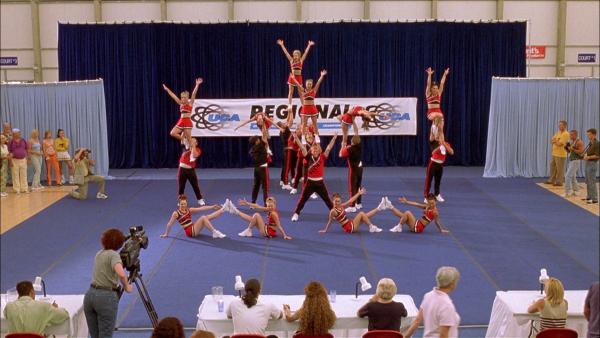 Bild 1 von 3: Zwei konkurrierende Cheerleaderteams versuchen sich gegenseitig zu übertrumpfen, um schließlich bei den US-Meisterschaften zu gewinnen.