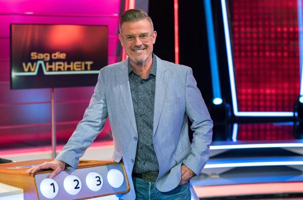 Bild 1 von 3: Ratespiel mit Spaß und Schwindel, jeweils montags um 22:00 Uhr im SWR Fernsehen. Moderator Michael Antwerpes