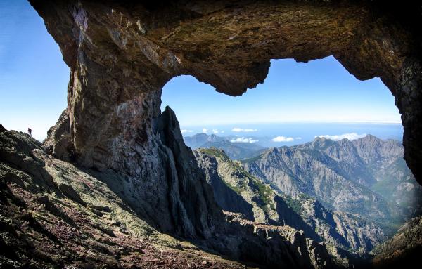Bild 1 von 6: Abseits der Touristenregion: Das korsische Bergland ist eine Welt aus Gipfeln, Felsnadeln, Steilhängen und schroffen Felswänden.