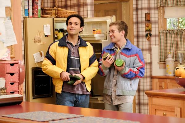 Bild 1 von 11: Barry Goldberg (Troy Gentile, l.); Adam Goldberg (Sean Giambrone, r.)