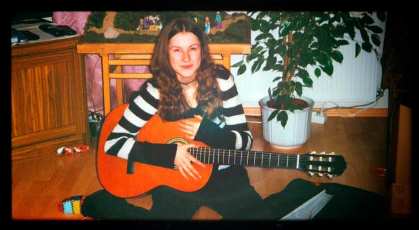 Bild 1 von 6: Schon als Kind spielt die musikalische Maria im Grimmener Jugendblasorchester, nach dem Abitur studiert sie an der Kunsthochschule in Hamburg. Dann bekommt die künstlerisch so begabte junge Frau beim WDR in Köln eine begehrte Stelle als Bühnenplastikerin.