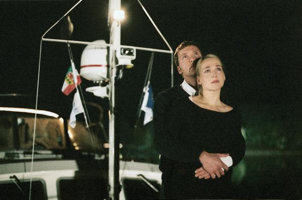 Bild 1 von 1: Noch einmal träumen Bianca (Tanja Wedhorn) und Oliver (Patrik Fichte) von einem gemeinsamen Glück, aber sie wissen beide, dass es nur ein Traum bleiben wird.