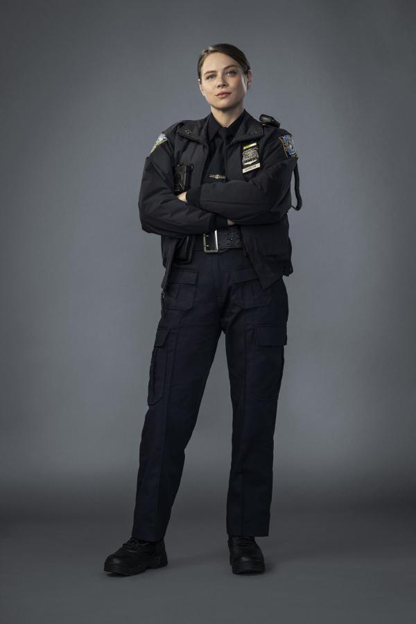 Bild 1 von 12: Officer Brandy Quinlan (Olivia Luccardi)