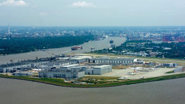 Bild 1 von 1: Im Airbus-Werk in Hamburg-Finkenwerder wird an jedem Tag des Jahres an der Herstellung von Flugzeugen gearbeitet.