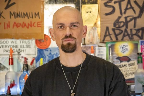 Bild 1 von 32: Im Bild: Steve Howey (Kevin Ball).