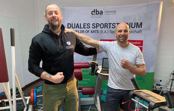 Bild 1 von 2: Proteine sind essentiell als Zell-Baustoff und reichlich vorhanden in Eiern und Fleisch. Was passiert, wenn auf diese Proteinquellen verzichtet wird, zeigen die Amateur-Boxer André und Marco im Selbsttest: Sie leben für drei Wochen vegan.