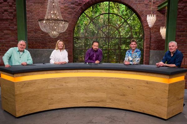 Bild 1 von 9: Von links: Händler Walter Lehnertz, Susanne Steiger, Wolfgang Pauritsch, Fabian Kahl und Christian Vechtel