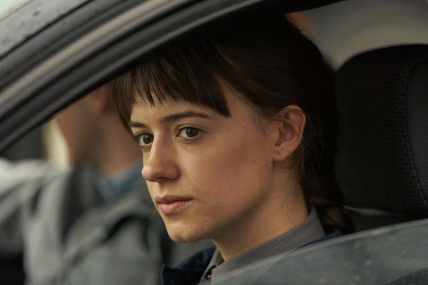 Bild 1 von 8: Marianne (Daisy Edgar-Jones) ist in der Schule alles andere als beliebt.