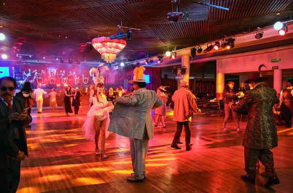 Bild 1 von 4: Im Salón Los Ángeles in Mexiko-City lebt die Tradition des Danzón.