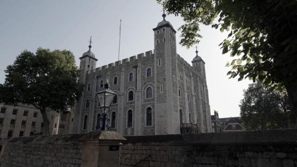 Bild 1 von 4: Der White Tower in London wurde noch von William the Conqueror in Auftrag gegeben. Seine kompakte Bauweise beeinflusste die englische Burgen-Architektur.