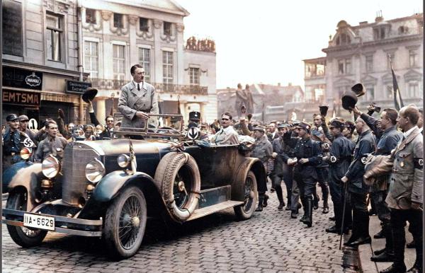 Bild 1 von 5: Die NSDAP formiert sich neu und sucht Anhänger. Noch gilt sie als unbedeutende Splitterpartei am rechten Rand.