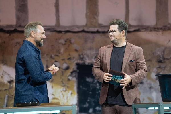Bild 1 von 10: Steven Gätjen (l.); Chris Tall (r.)