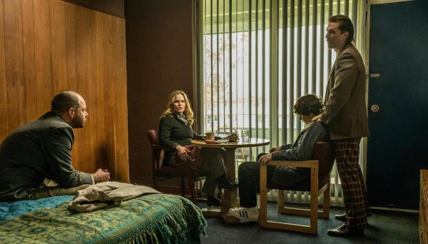 Bild 1 von 18: Im Bild: Rory Cochrane (Byrd), Jennifer Jason Leigh (FBI-Agentin Snyder), Richie Merritt (Richard 'Rick' Wershe jr.), Matthew McConaughey (Richard Wershe sr.).