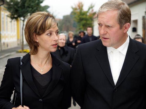 Bild 1 von 19: Im Bild: Thomas (Harald Krassnitzer) und Johanna (Carin C. Tietze) rechnen ihre gescheiterte Ehe ab.