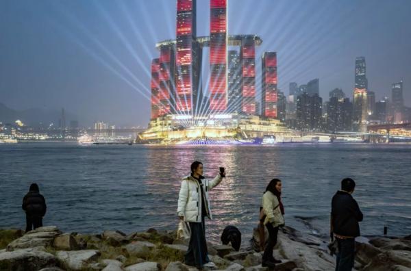 Bild 1 von 1: Mit seiner weltweit einzigartigen futuristischen Architektur verkörpert Chongqing die Vision eines Chinas von morgen.