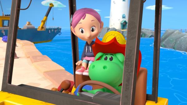 Bild 1 von 6: Mit Grisu als Gabelstaplerfahrer ist das Schiff ruckzuck beladen.