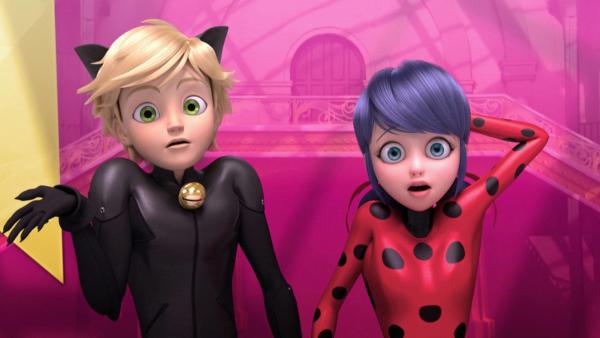 Bild 1 von 13: Als Marinettes Lieblingssängerin, Clara Nightingale, in Paris ein Musikvideo mit Ladybug und Cat Noir drehen will, kommen viele zum Vortanzen. Doch Adrien und Marinette werden als Hauptdarsteller gecastet, wodurch sie befürchten müssen, dass ihre wahre Identität preisgegeben wird. Chloe verletzt Clara Nightingales Gefühle und Hawk Moth nutzt die Situation, um sie in Frightningale zu verwandeln.