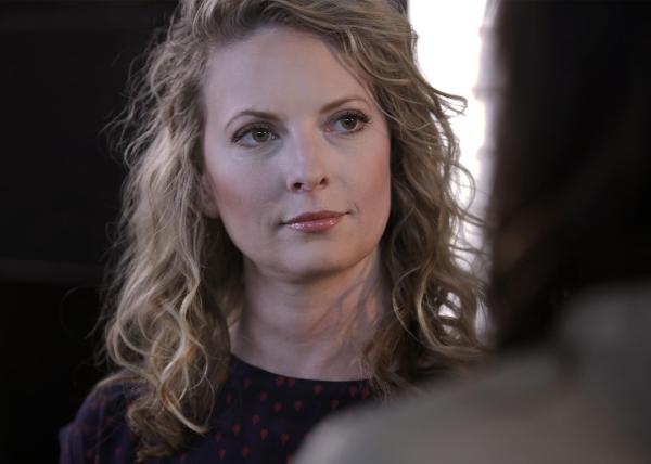 Bild 1 von 7: Jill (Lily Rains)