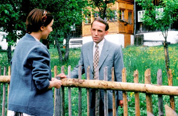 Bild 1 von 7: Im Bild: Pia Podgronik (Frau Triftschwabel), Karl Markovics (Stockinger Ernst).