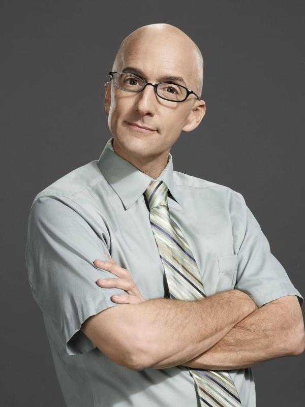 Bild 1 von 33: (6. Staffel) - Rektor Craig Pelton (Jim Rash) legt der \