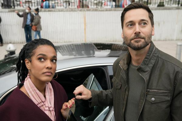 Bild 1 von 16: Im Bild: Freema Agyeman (Dr. Helen Sharpe), Ryan Eggold (Dr. Max Goodwin).