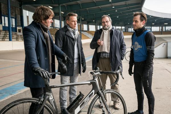 Bild 1 von 5: (v.l.n.r.) Tom Kowalski (Steffen Schroeder); Jan Maybach (Marco Girnth); Peter Gladow (Matthias Brenner); Ronaldo Finke (Peter Sikorski)