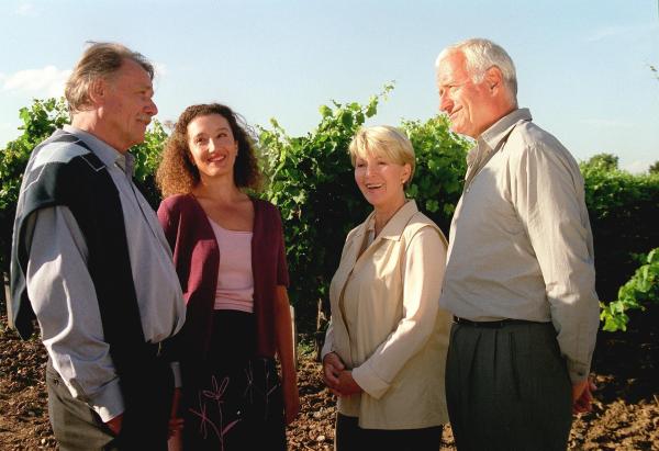 Bild 1 von 7: Im Bild (v.li.): Franz Buchrieser (Martin Reidinger), Konstanze Breitebner (Lena Kamper), Christiane Hörbiger (Julia Laubach), Peter Bongartz (Arthur Laubach).