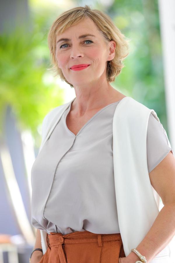 Bild 1 von 13: Im Bild: Saskia Reeves (Frances Compton).