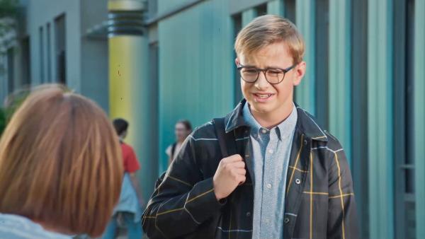 Bild 1 von 4: Moritz (Marc Elflein) stellt den Ausgang der Schülersprecherwahl und das gesamte Internet-Modul in Frage.