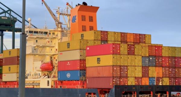 Bild 1 von 6: Rotterdam und Antwerpen sind die größten Häfen Europas. In Containern versteckt kommt der Großteil des in Europa konsumierten Kokains auf den Markt.