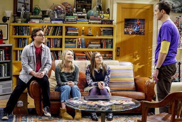 Bild 1 von 21: Haben mit großen persönlichen Herausforderungen zu kämpfen: Leonard (Johnny Galecki, l.), Penny (Kaley Cuoco, 2.v.l.), Amy (Mayim Bialik, 2.v.r.) und Sheldon (Jim Parsons, r.) ...