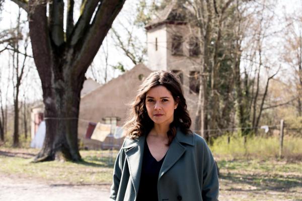 Bild 1 von 9: Cora Stein (Susan Hoecke)