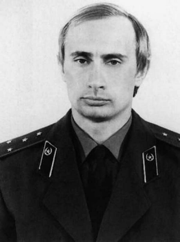 Bild 1 von 1: Seit 25 Jahren ist Wladimir Putin der starke Mann Russlands. Wie es ihm gelang vom Hinterhof an die Macht zu kommen, erzählt \