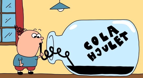 Bild 1 von 3: Trafalgar trinkt aus seiner großen Flasche Cola.© NDR/2023 DR & Nice Ninja - Honorarfreie Verwendung gemäß AGB im engen inhaltlichen redaktionellen Zusammenhang mit genannter Sendung bei Nennung \