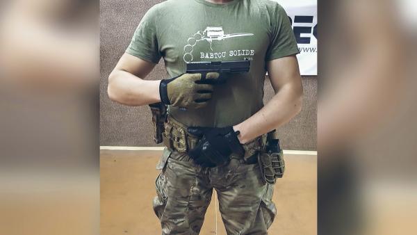 Bild 1 von 3: Rechts im Netz: Im Internet werden Waffen gehandelt und Gesinnungen ausgetauscht.